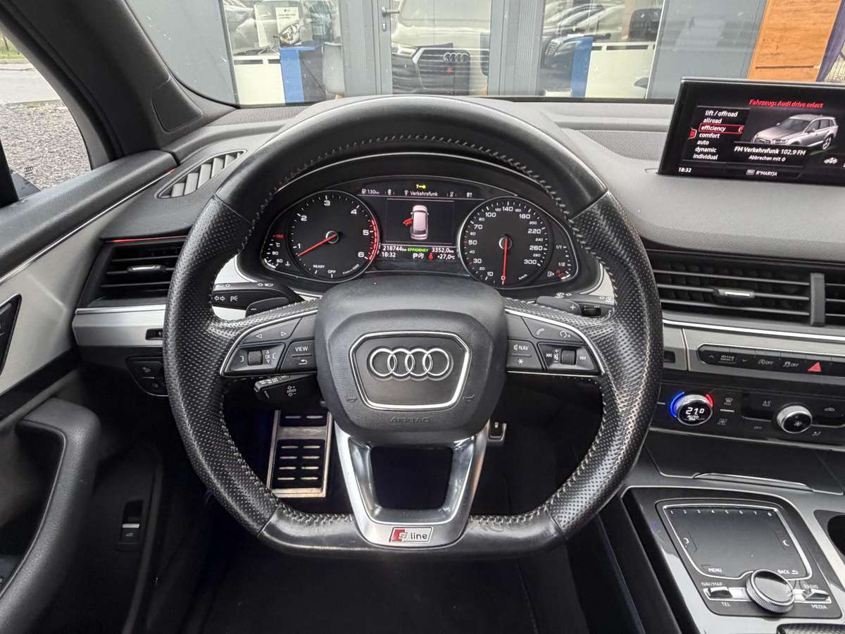 Audi Q7, 3.0 l., off-road / crossover