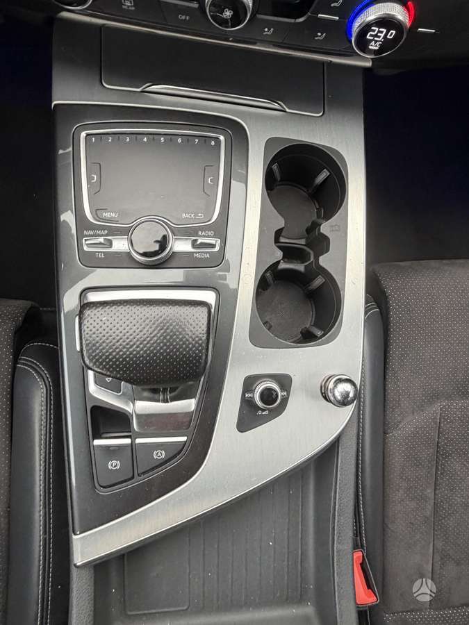 Audi Q7, 3.0 l., off-road / crossover