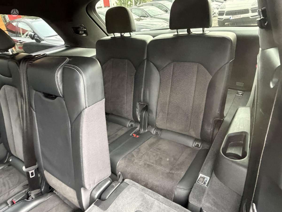 Audi Q7, 3.0 l., off-road / crossover