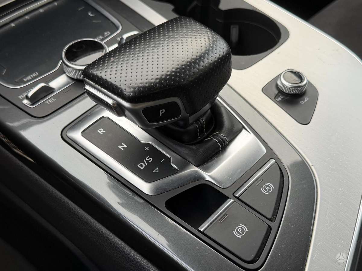 Audi Q7, 3.0 l., off-road / crossover