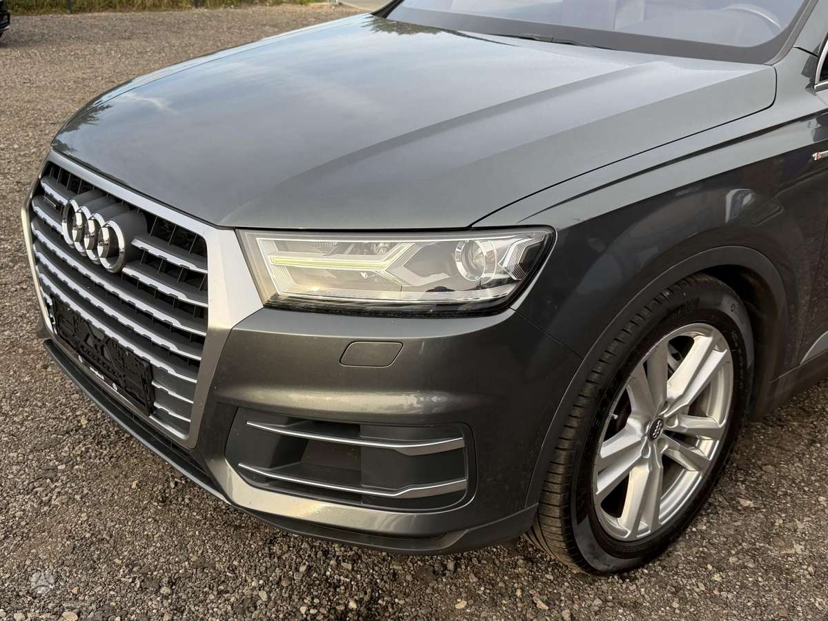 Audi Q7, 3.0 l., off-road / crossover