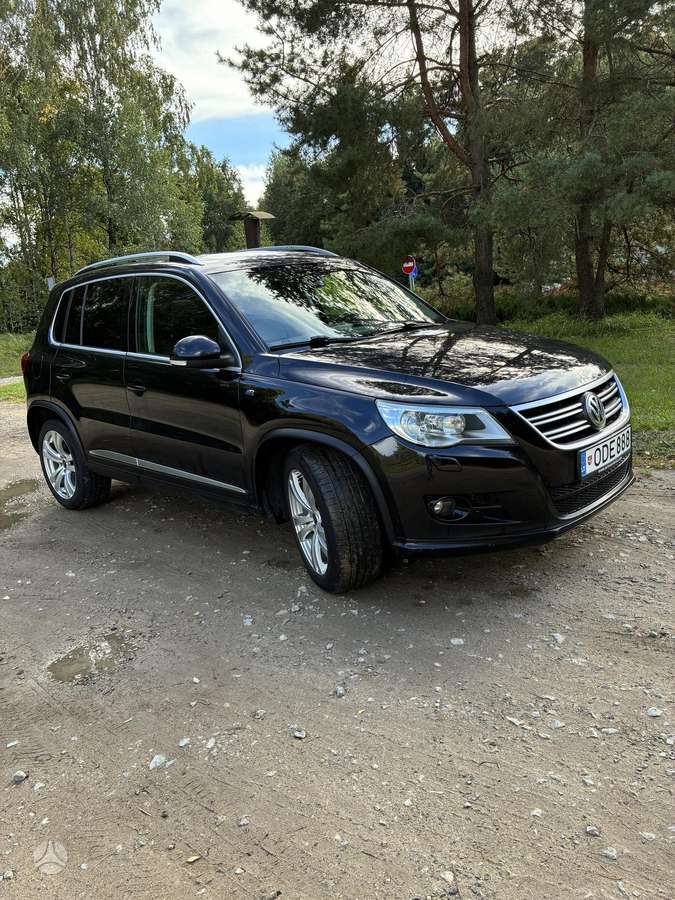 Volkswagen Tiguan - 1