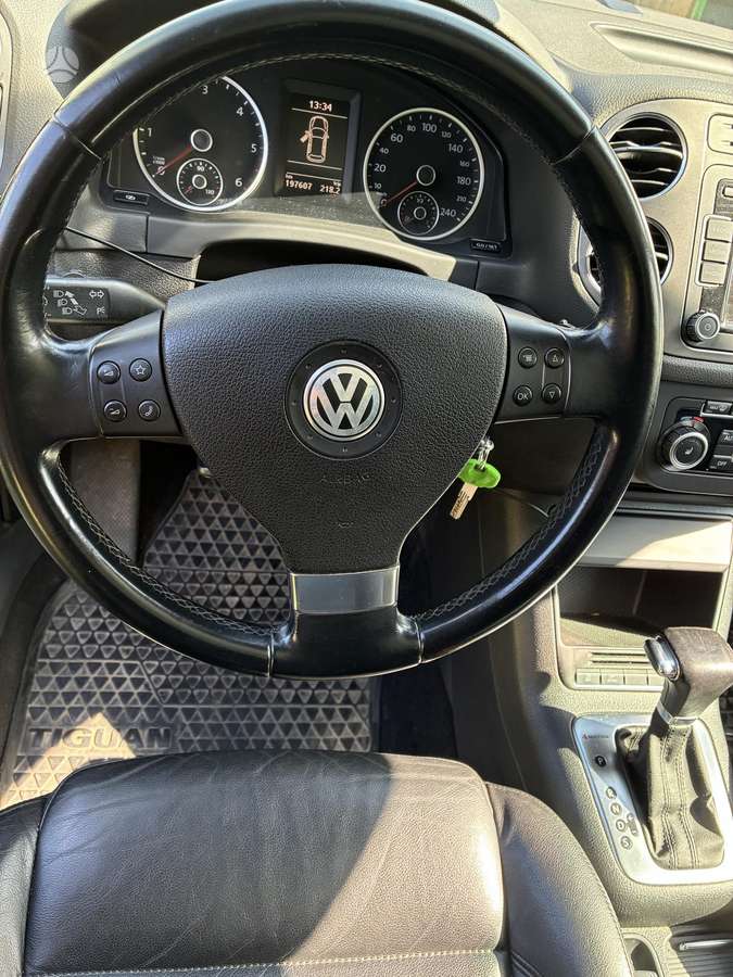 Volkswagen Tiguan - 11