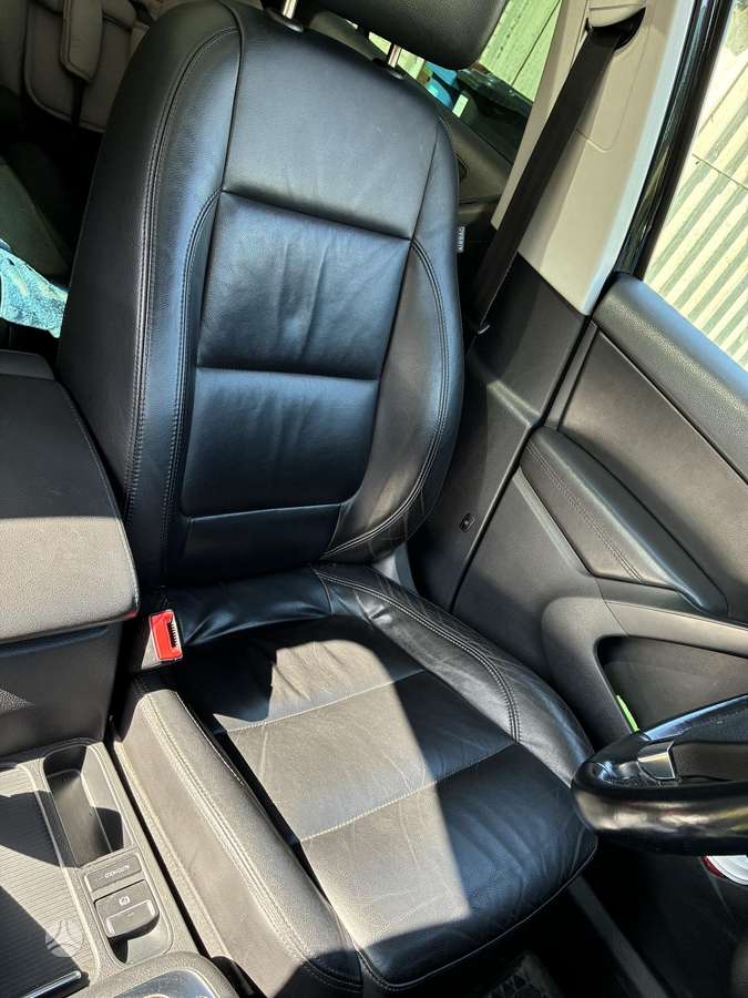 Volkswagen Tiguan - 12