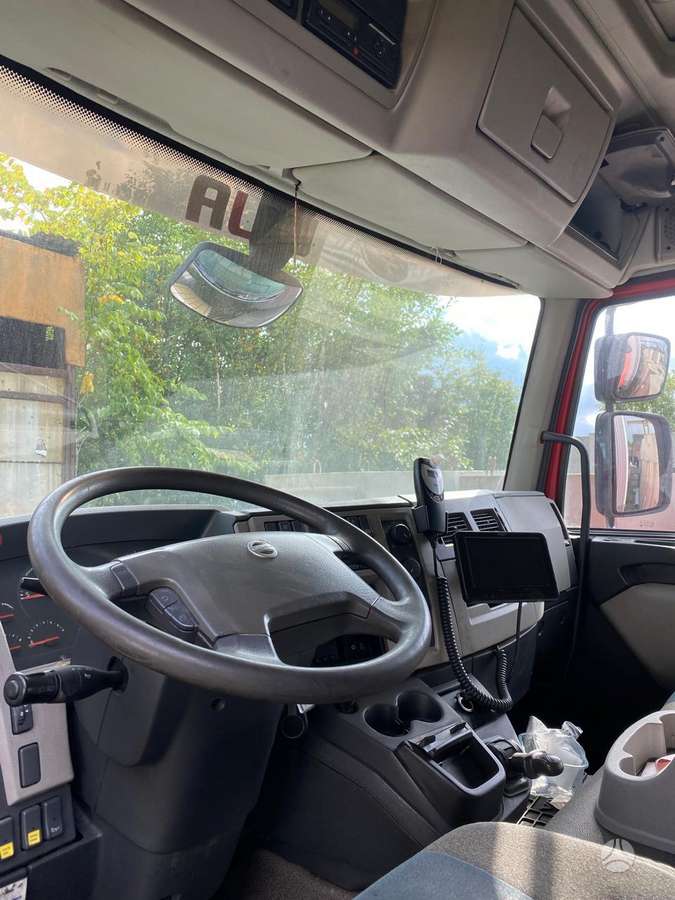 Volvo FL, box trucks / box vans