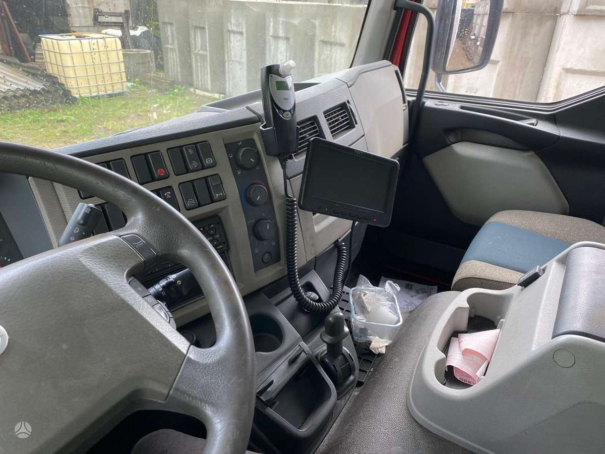 Volvo FL, box trucks / box vans