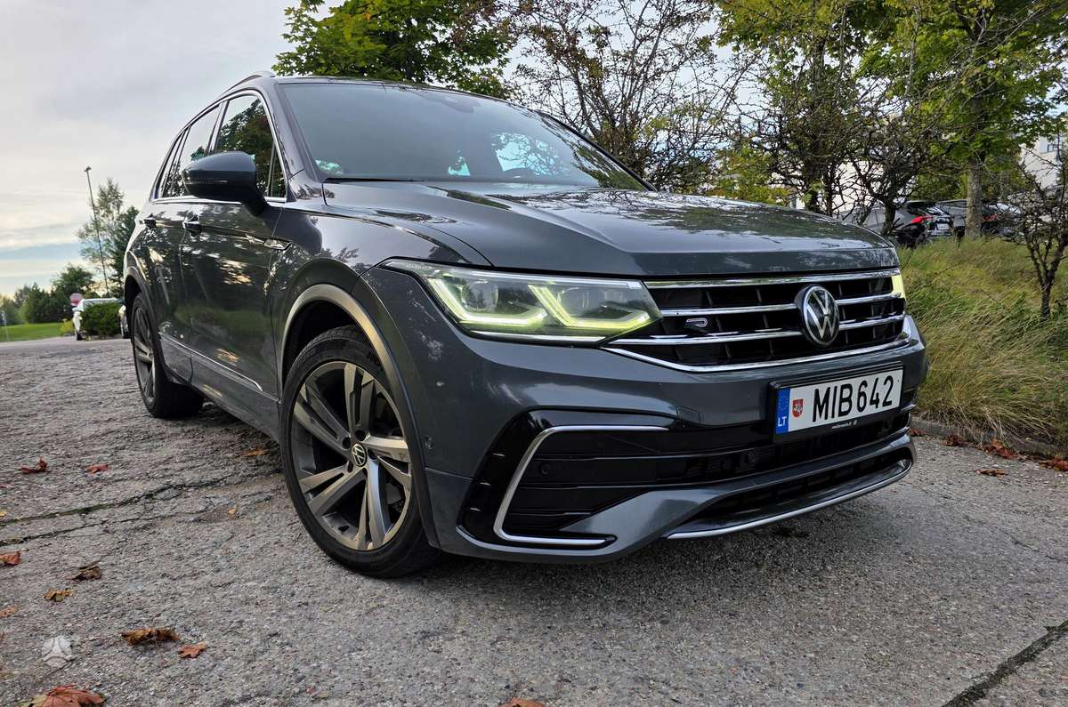 Volkswagen Tiguan - 1