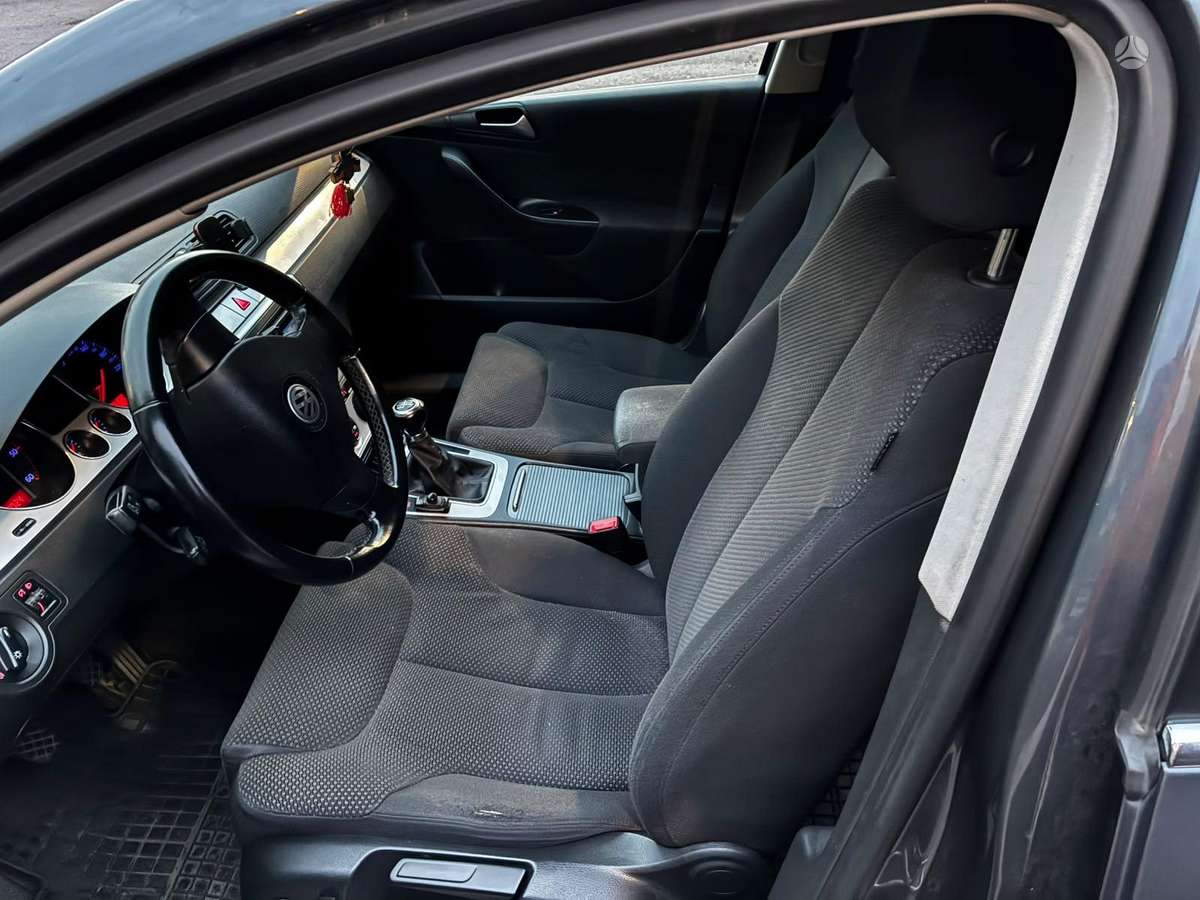 Volkswagen Passat - 4