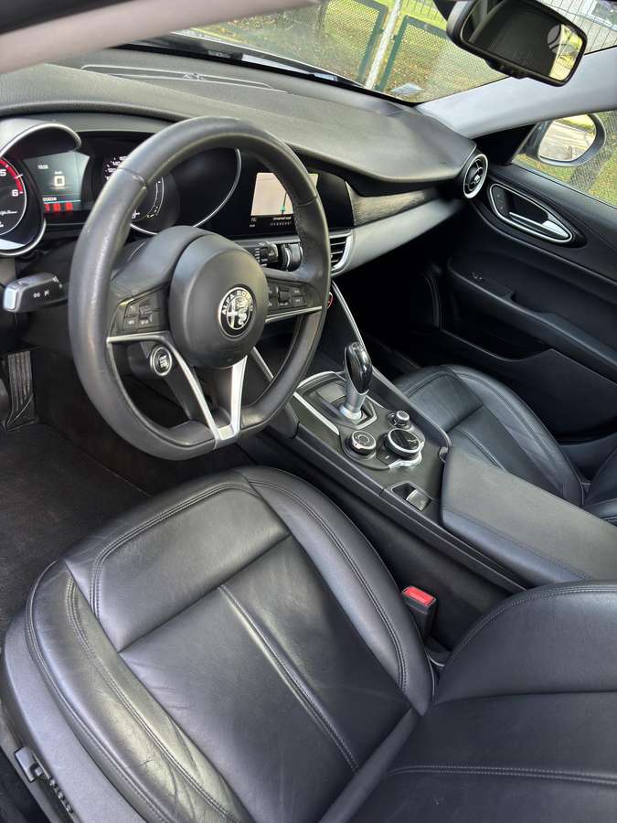 Alfa Romeo Giulia, 2.2 l., Седан