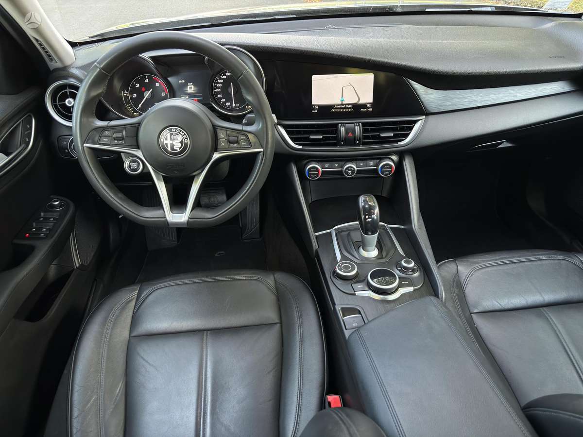 Alfa Romeo Giulia, 2.2 l., Седан