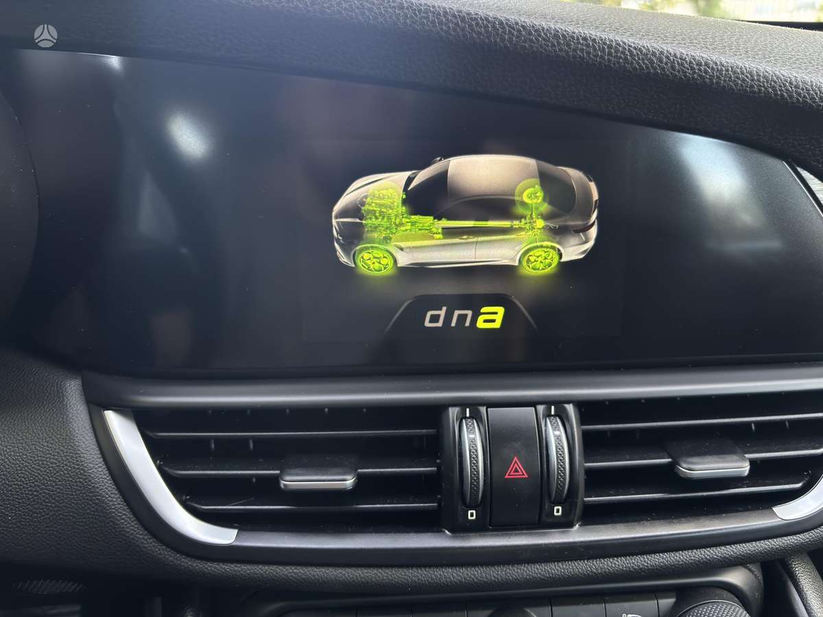 Alfa Romeo Giulia, 2.2 l., Седан