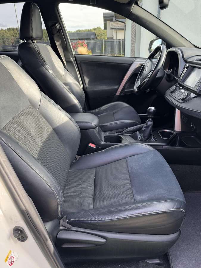 Toyota RAV4 - 6