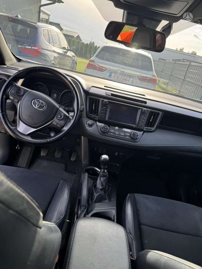 Toyota RAV4 - 8