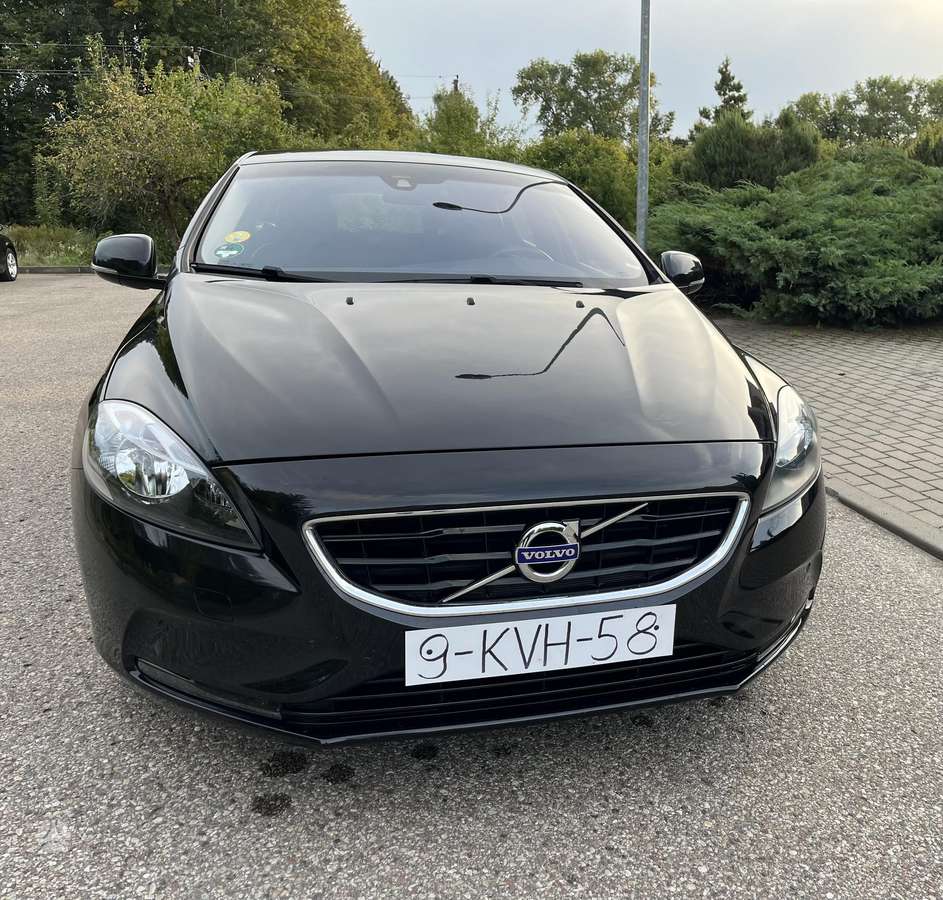 Volvo V40, 1.6 l., hatchback
