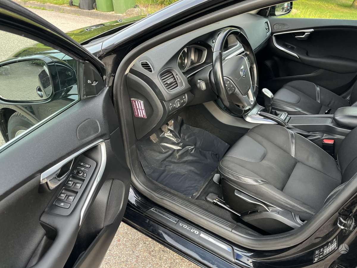 Volvo V40, 1.6 l., hatchback