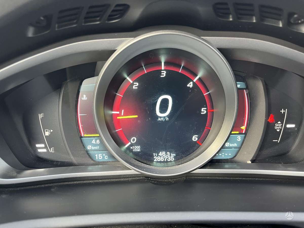 Volvo V40, 1.6 l., hatchback