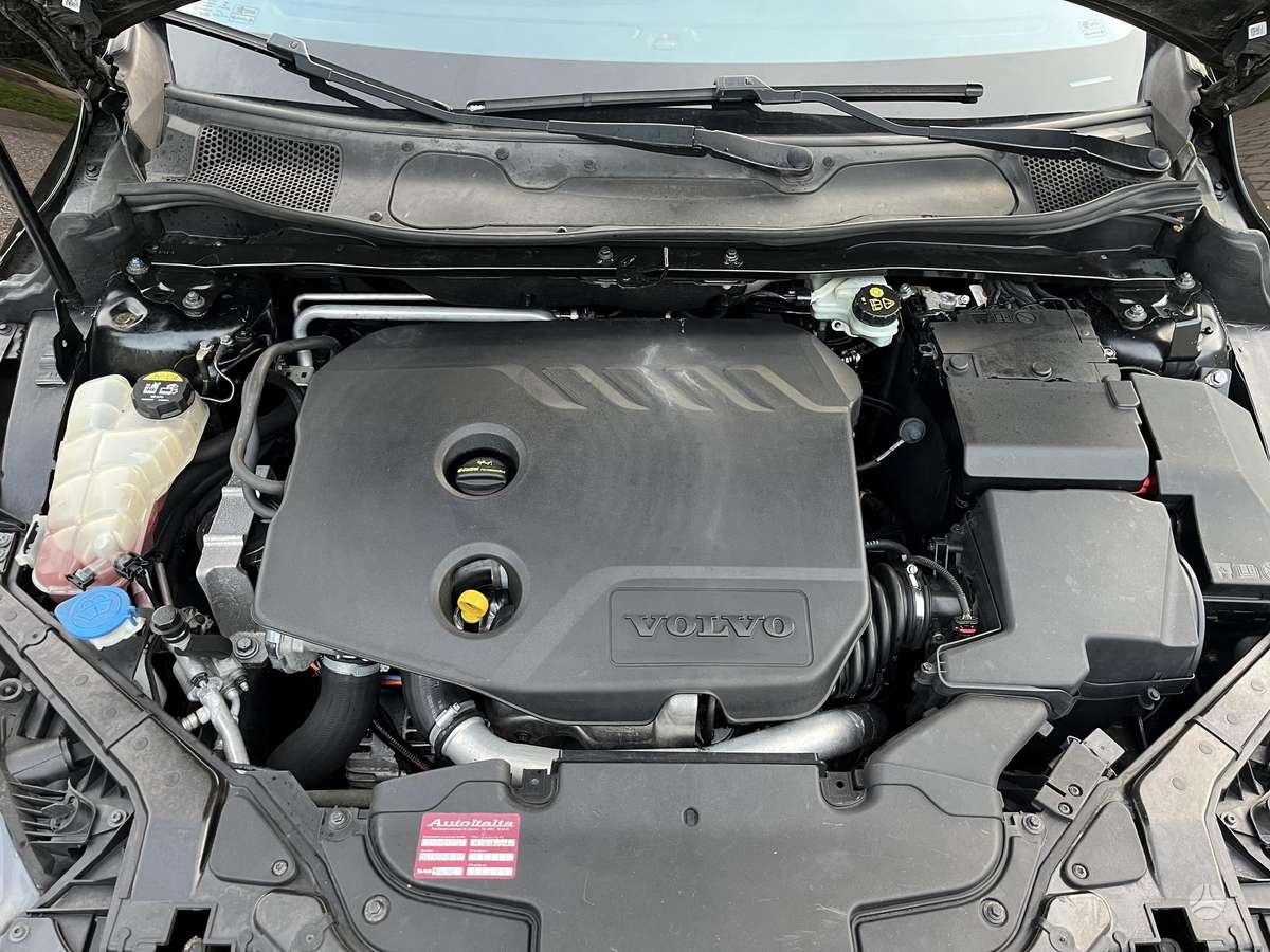 Volvo V40, 1.6 l., hatchback