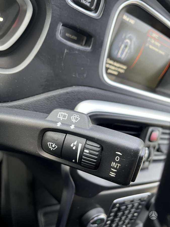 Volvo V40, 1.6 l., hatchback