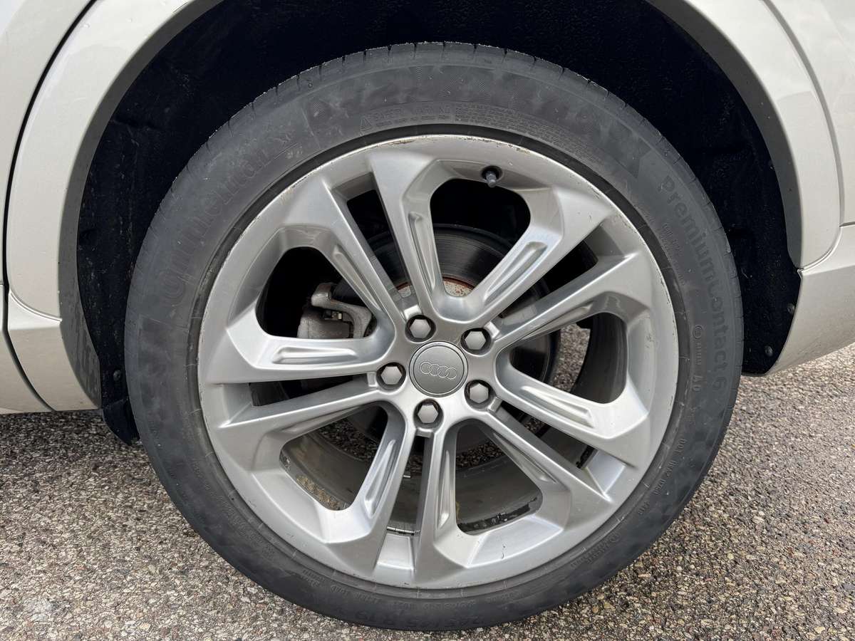 Audi Q3, 2.0 l., Внедорожник / Кроссовер