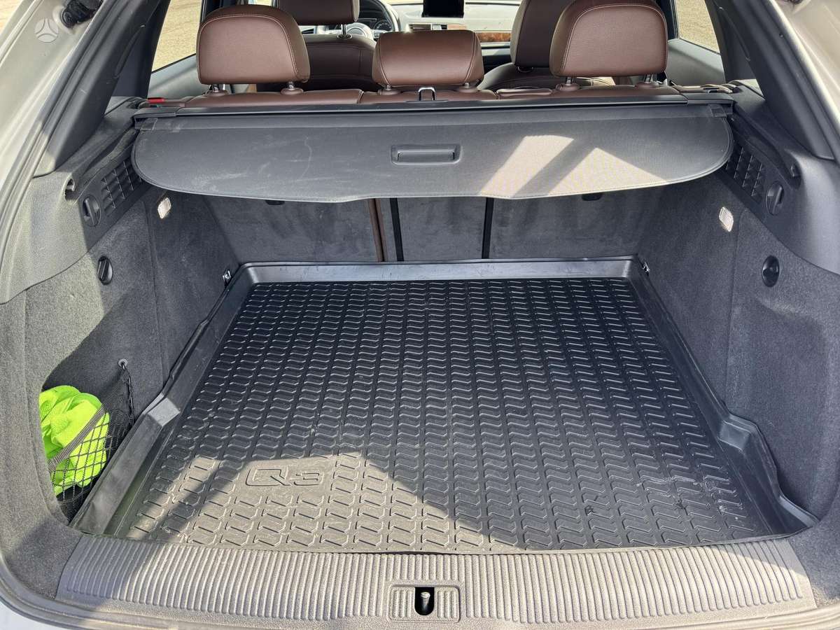 Audi Q3, 2.0 l., off-road / crossover