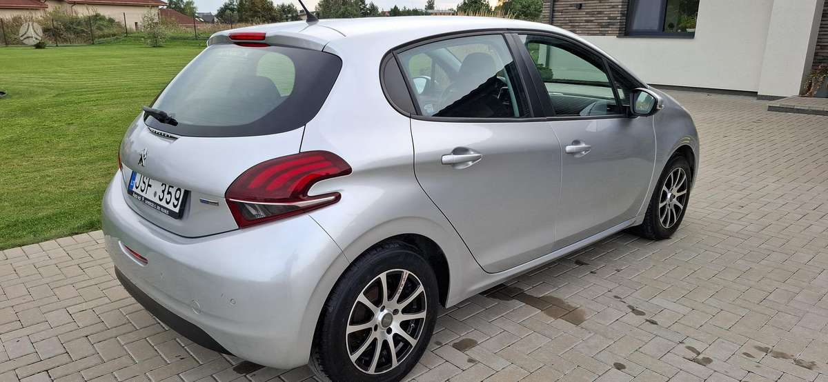 Peugeot 208 - 3