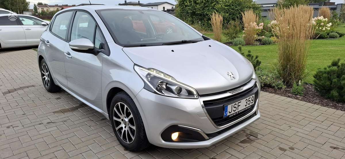 Peugeot 208 - 5