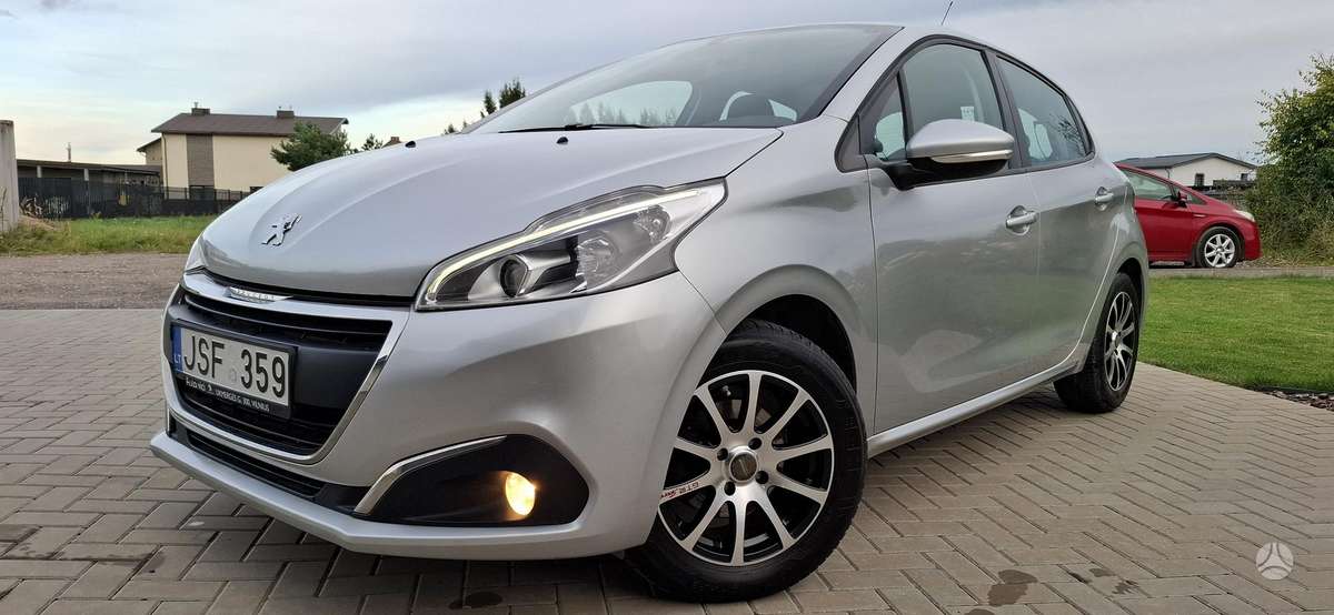 Peugeot 208 - 1