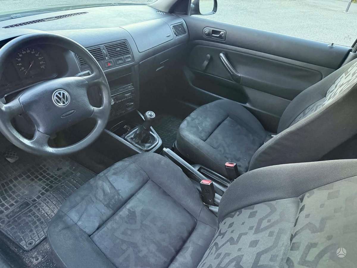Volkswagen Golf - 5
