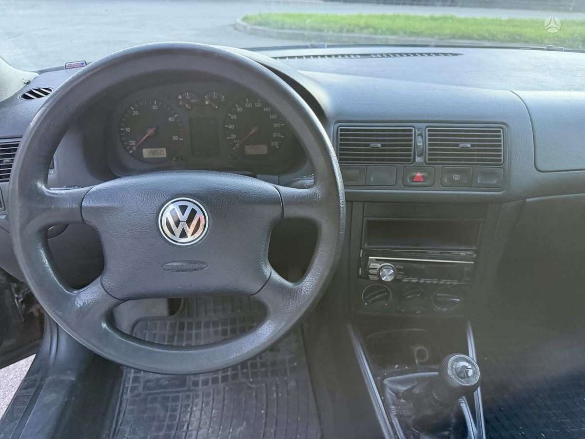 Volkswagen Golf - 6