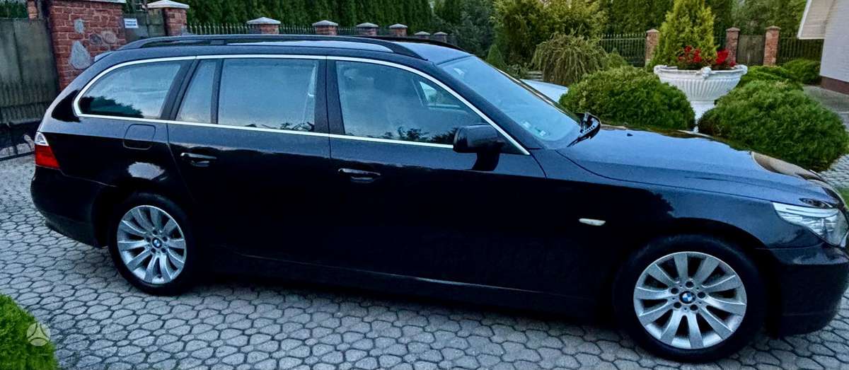 BMW 535, universalas