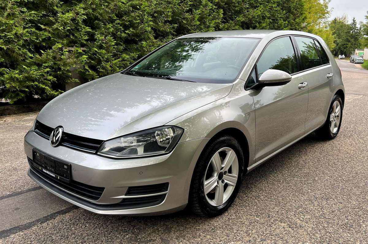 Volkswagen Golf - 1