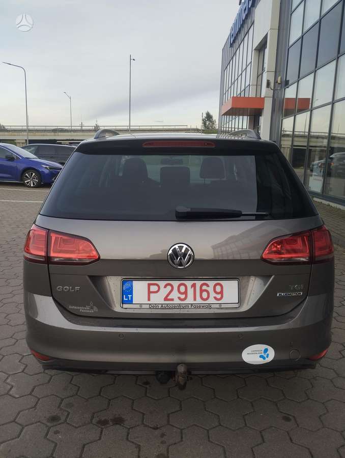 Volkswagen Golf - 6