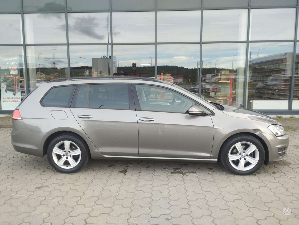 Volkswagen Golf - 8