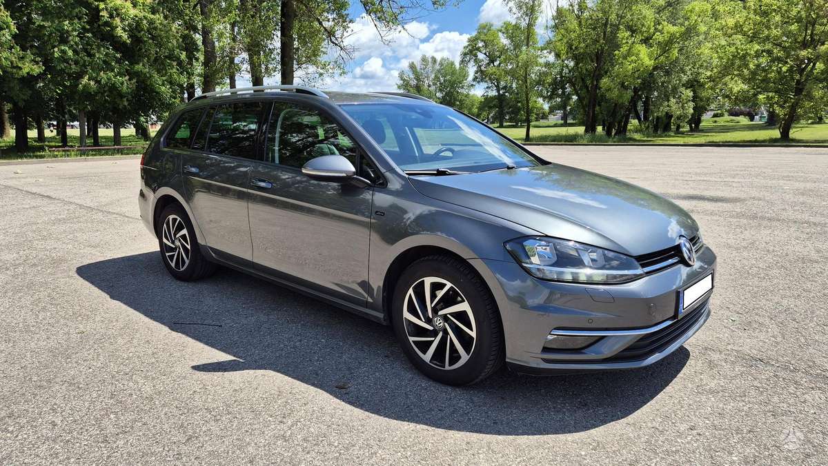 Volkswagen Golf - 1