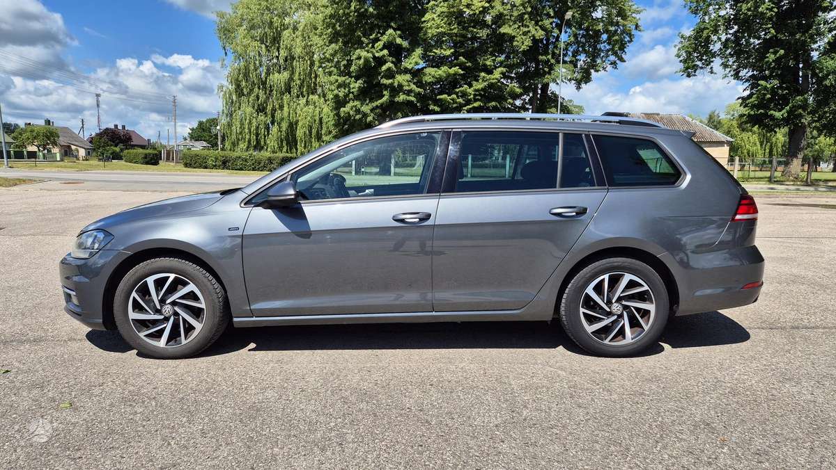 Volkswagen Golf - 6
