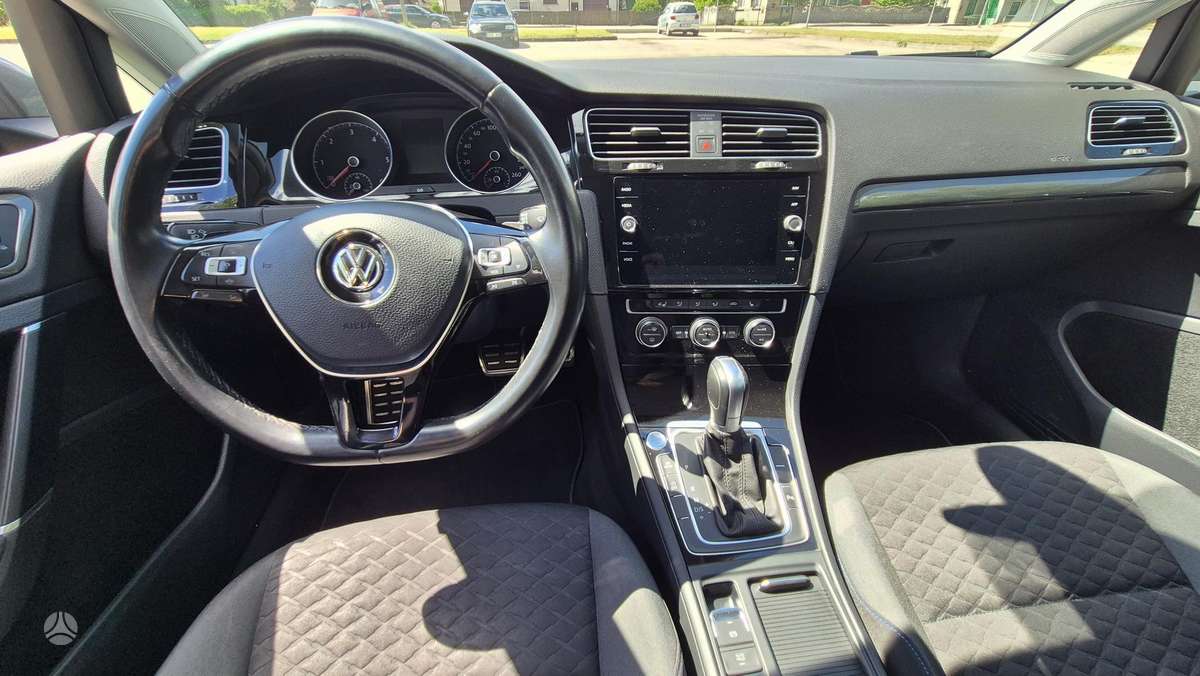 Volkswagen Golf - 8