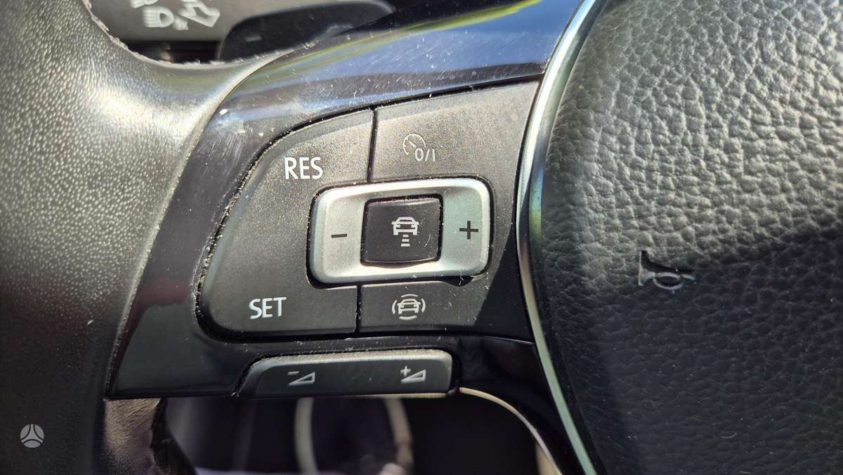 Volkswagen Golf - 11
