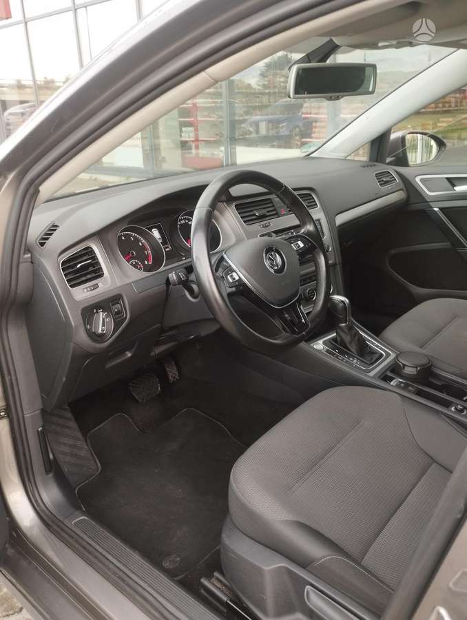 Volkswagen Golf - 11
