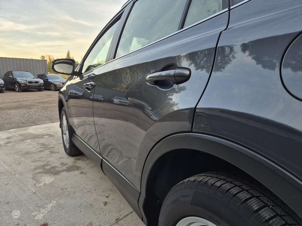 Toyota RAV4 - 8