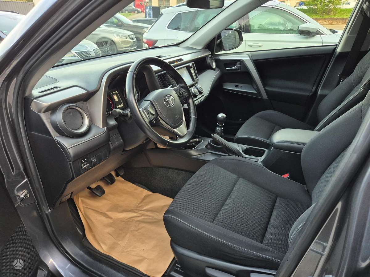 Toyota RAV4 - 10