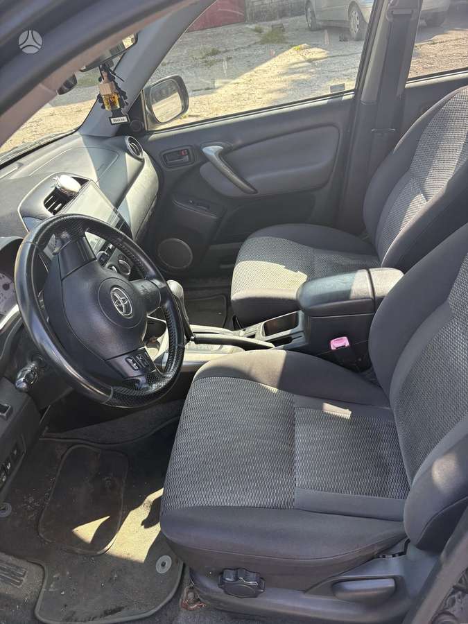 Toyota RAV4 - 4