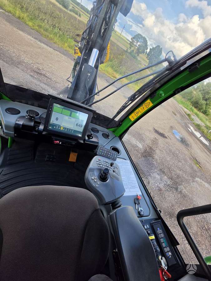 John Deere 1270g, harvesters