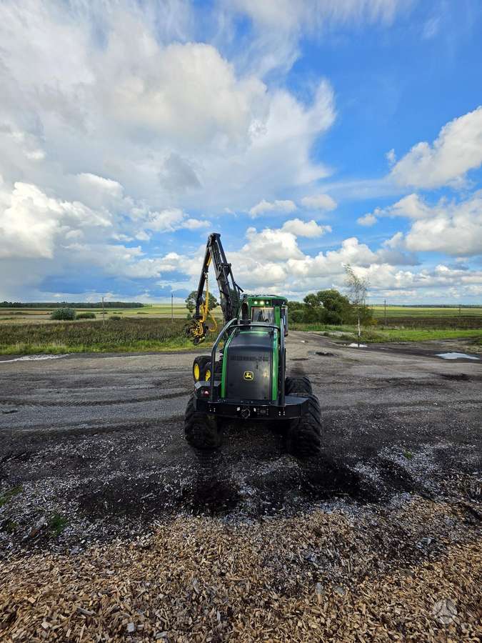John Deere 1270g, harvesters