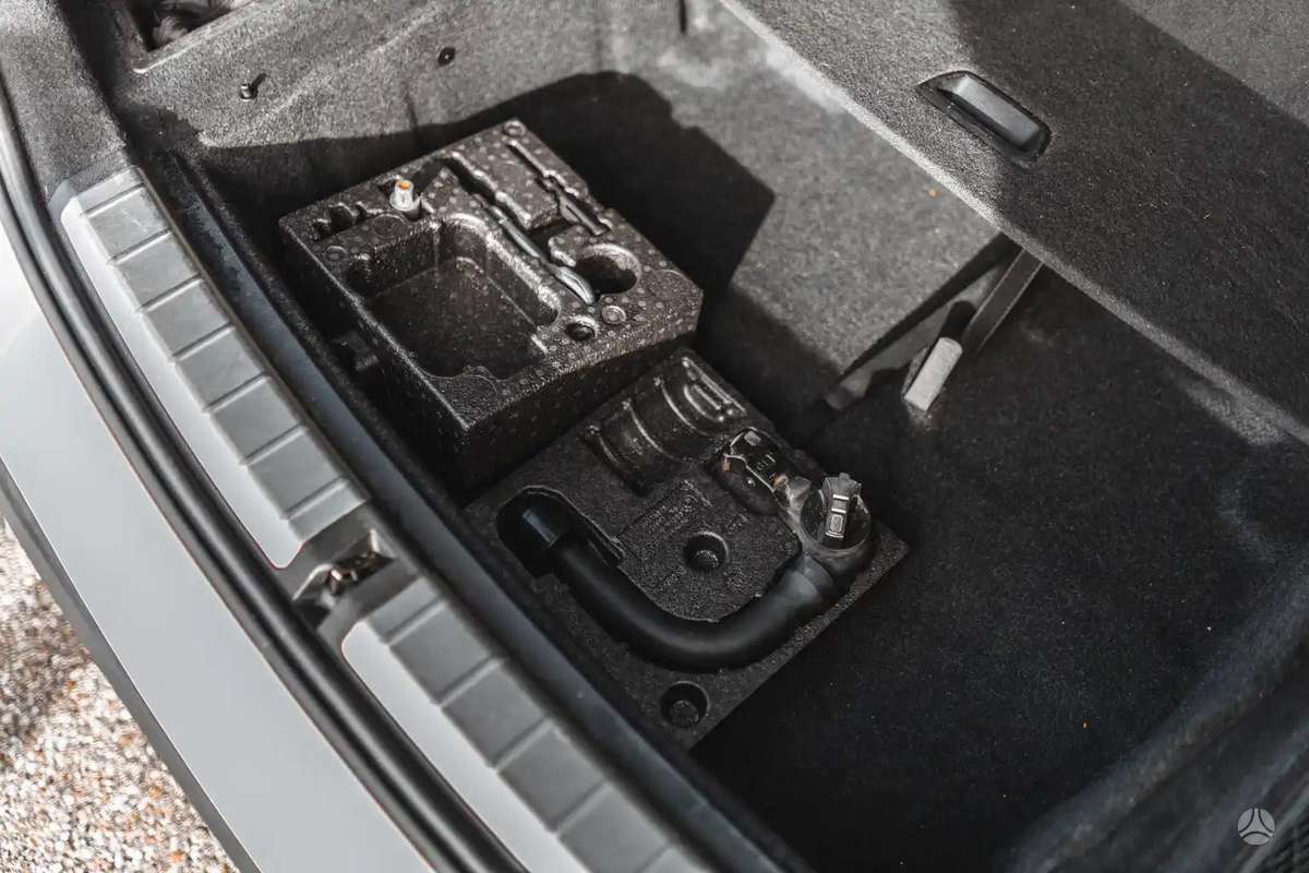 BMW X1, 2.0 l., Минивэн