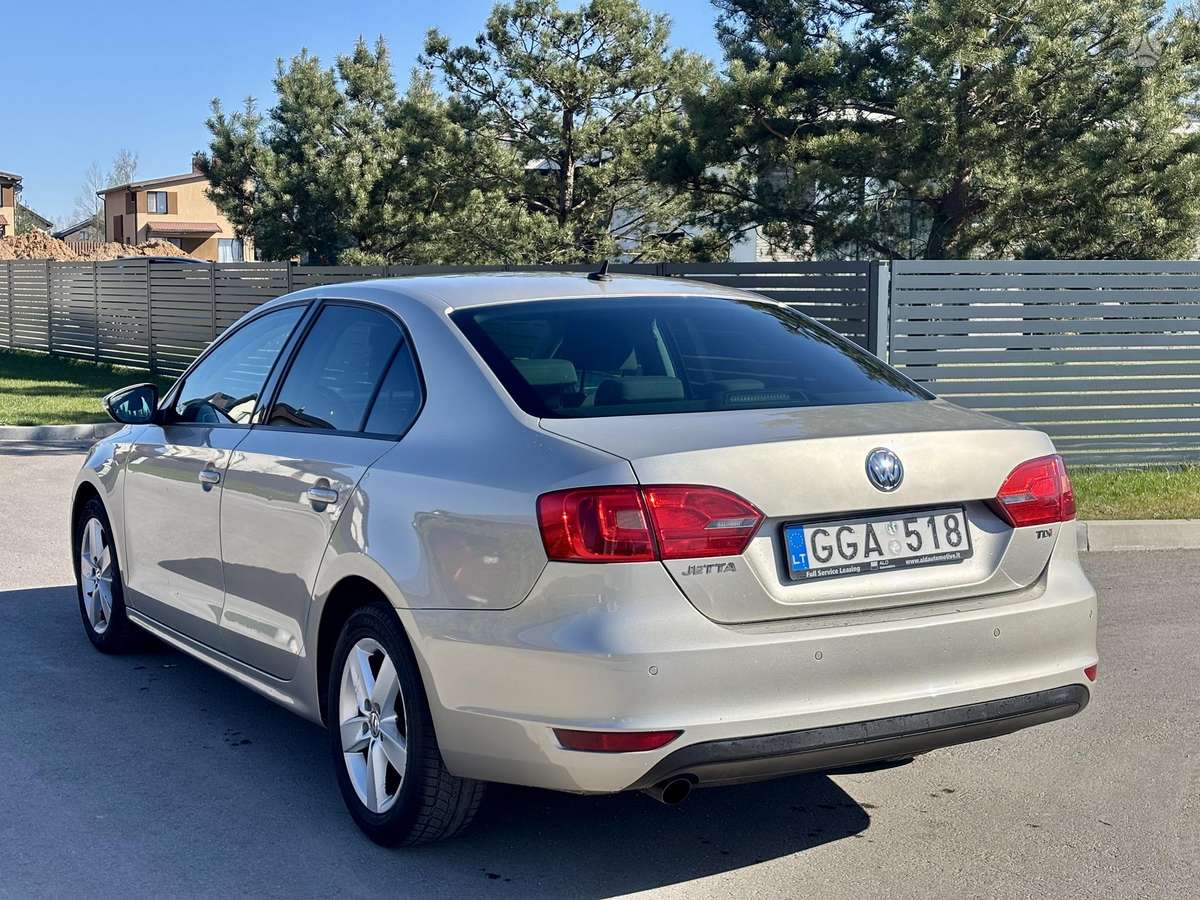 Volkswagen Jetta - 3