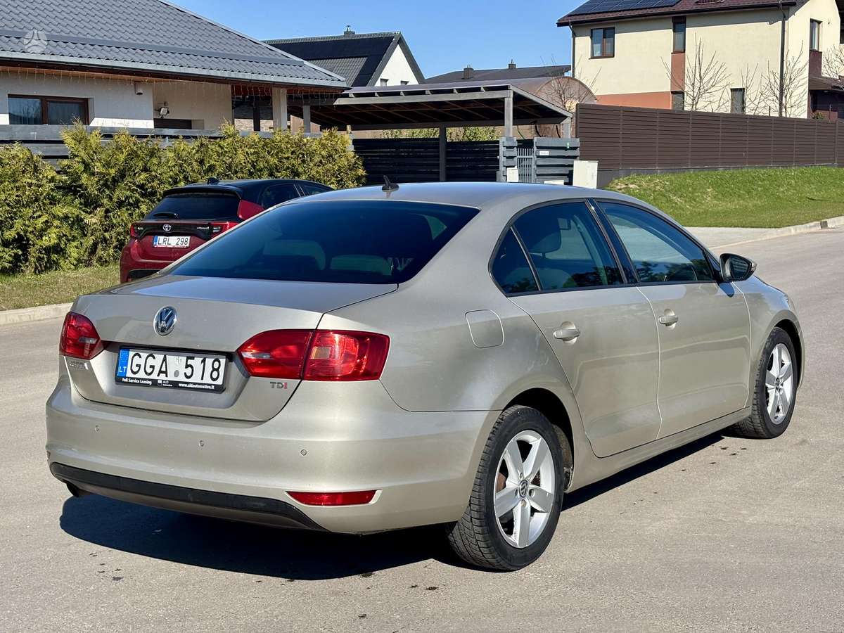 Volkswagen Jetta - 5
