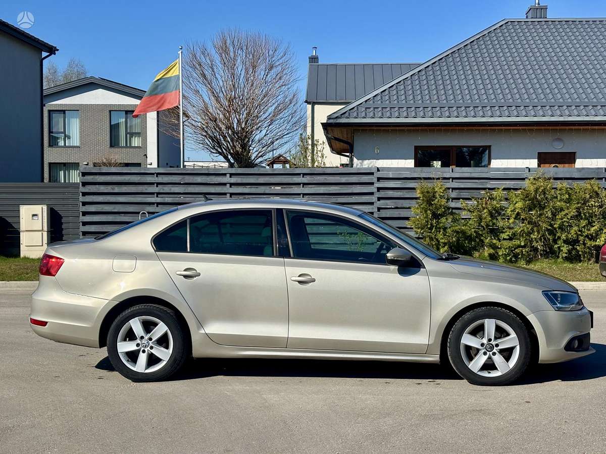 Volkswagen Jetta - 6