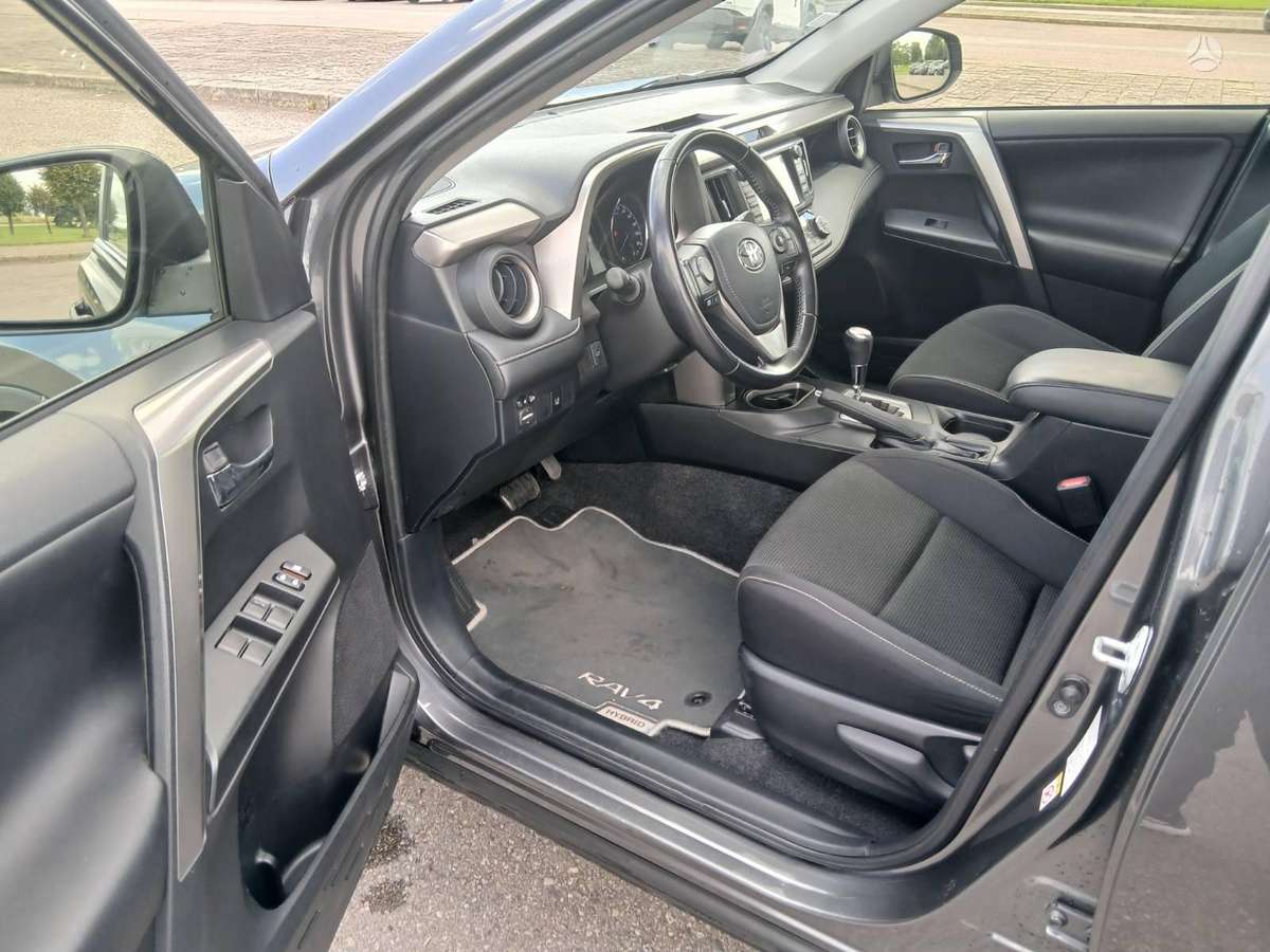 Toyota RAV4 - 8