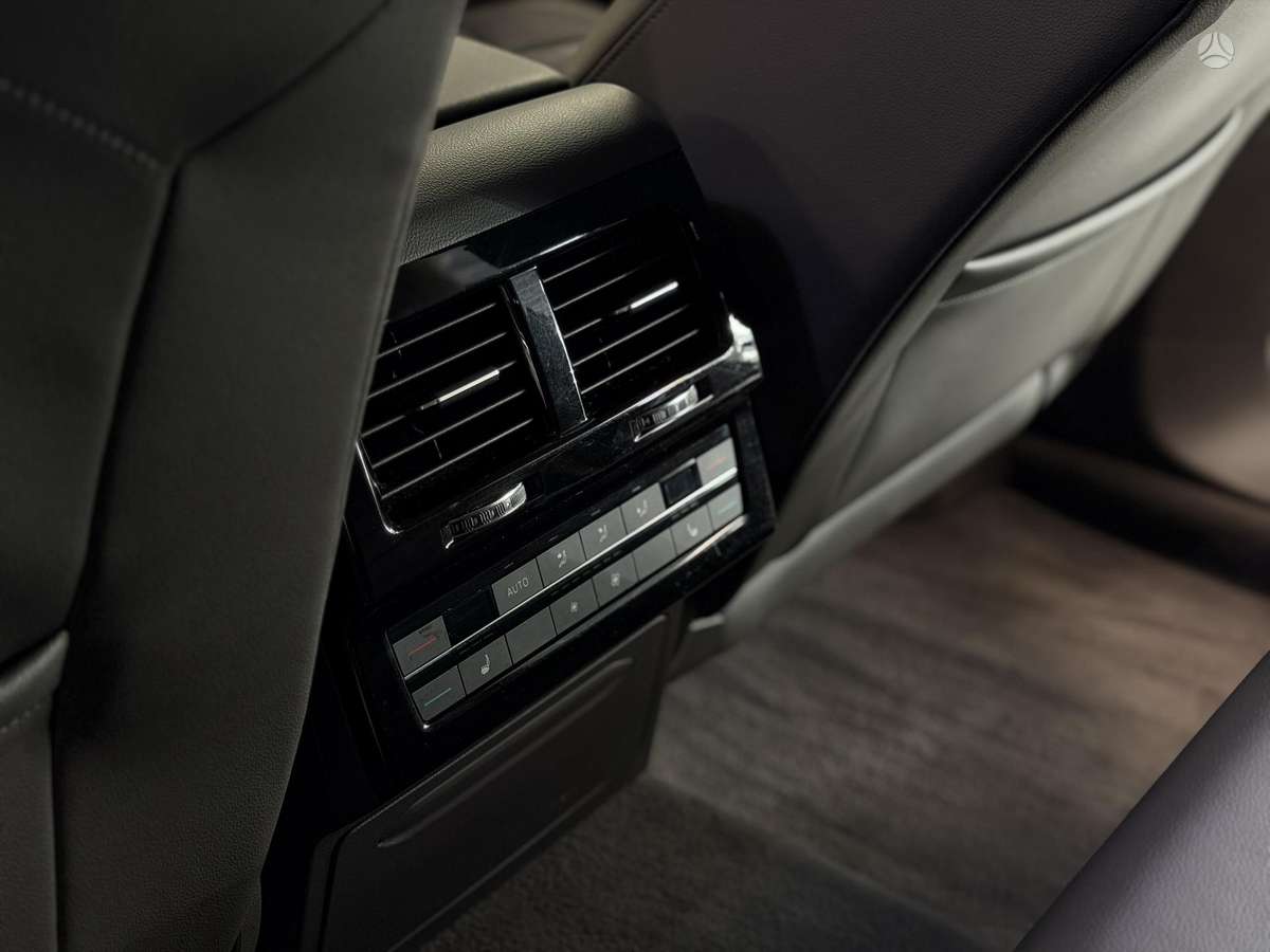 Volkswagen Touareg - 9