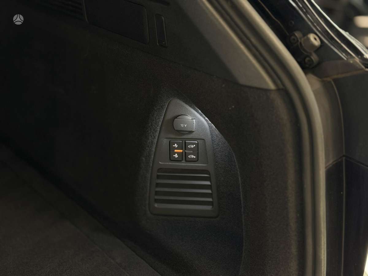 Volkswagen Touareg - 12